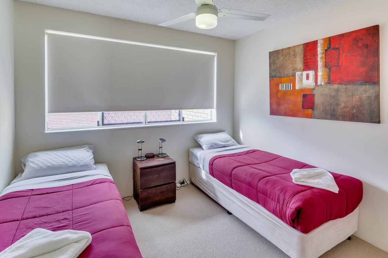 Cheltenham Apartments Caloundra Exterior photo